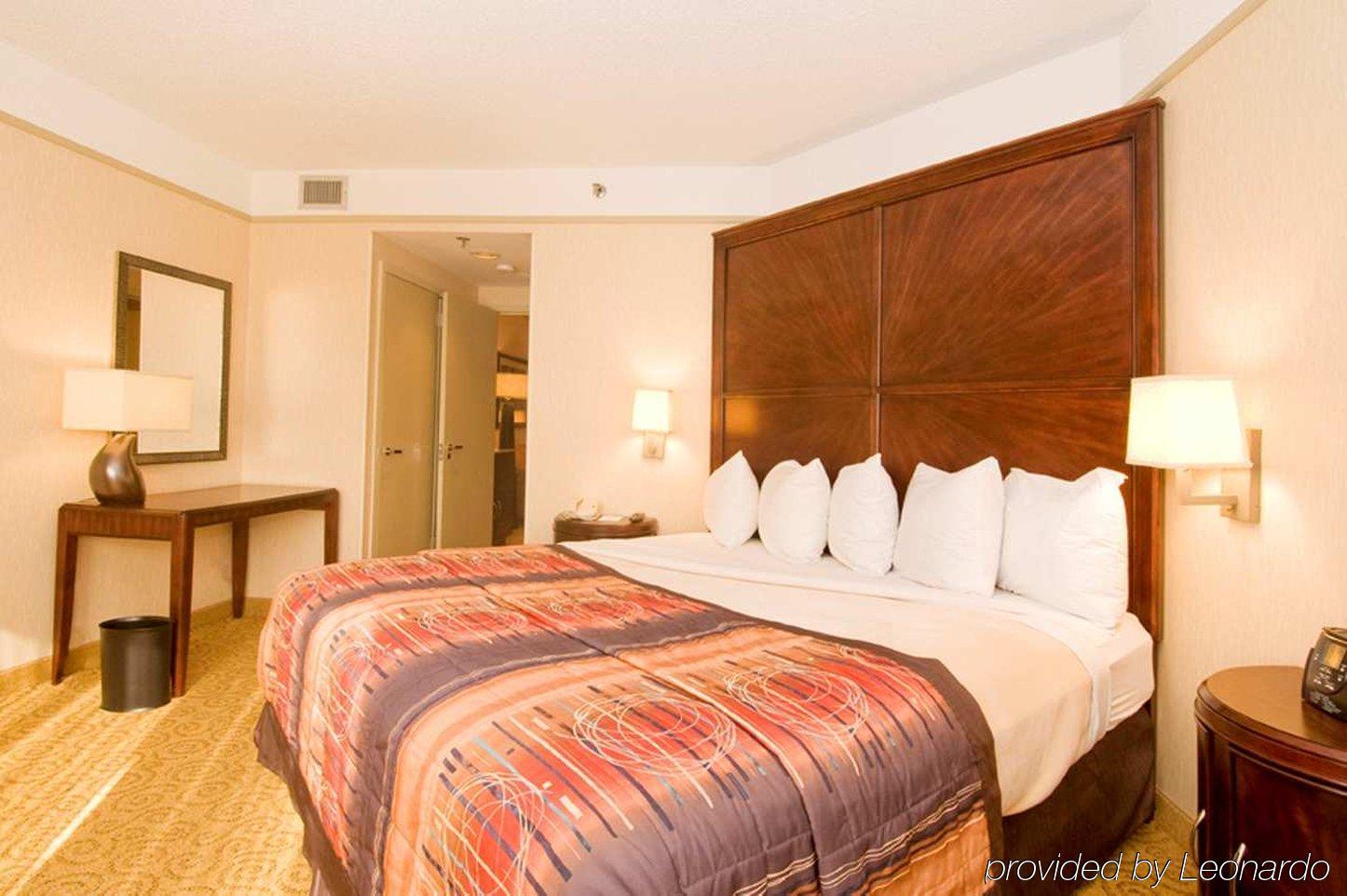 Embassy Suites By Hilton Atlanta Galleria חדר תמונה